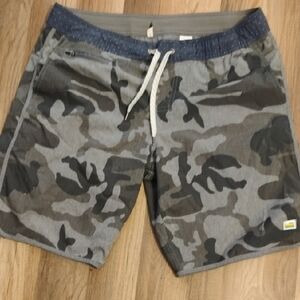 Vuori Mens Small Camouflage Print Dry Fit Shorts with Drawstring